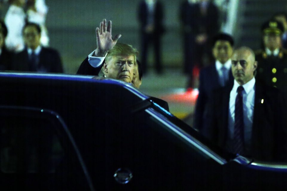 Ấn tượng 3 lần Tổng thống Mỹ Donald Trump vẫy tay chào Việt Nam - 7 Ấn tượng 3 lần Tổng thống Mỹ Donald Trump vẫy tay chào Việt Nam - 7
