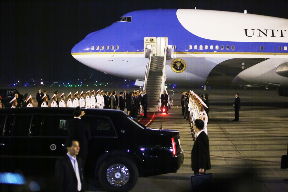 Ấn tượng 3 lần Tổng thống Mỹ Donald Trump vẫy tay chào Việt Nam - 6 Ấn tượng 3 lần Tổng thống Mỹ Donald Trump vẫy tay chào Việt Nam - 6