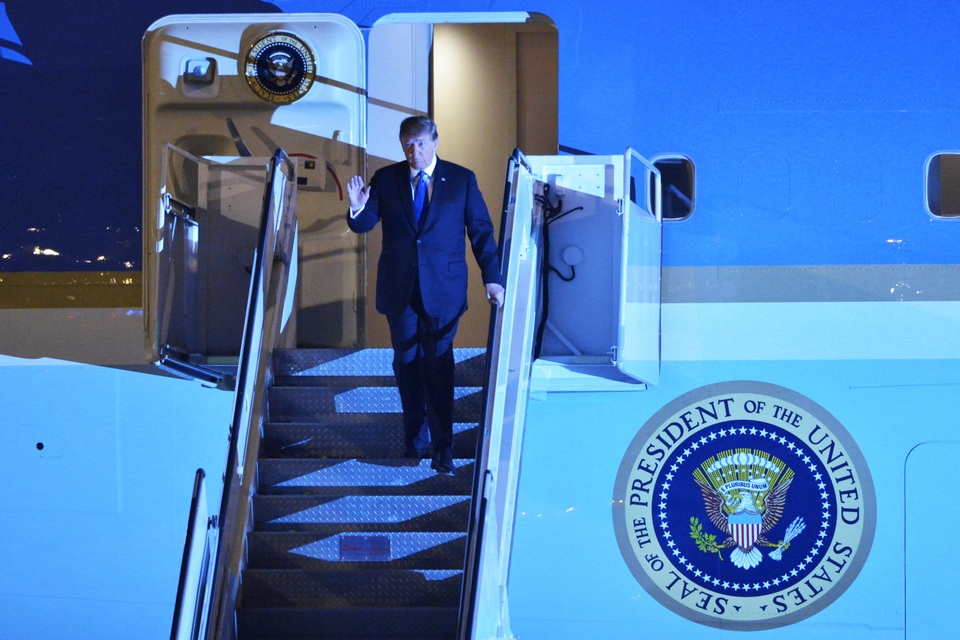 Ấn tượng 3 lần Tổng thống Mỹ Donald Trump vẫy tay chào Việt Nam - 3 Ấn tượng 3 lần Tổng thống Mỹ Donald Trump vẫy tay chào Việt Nam - 3