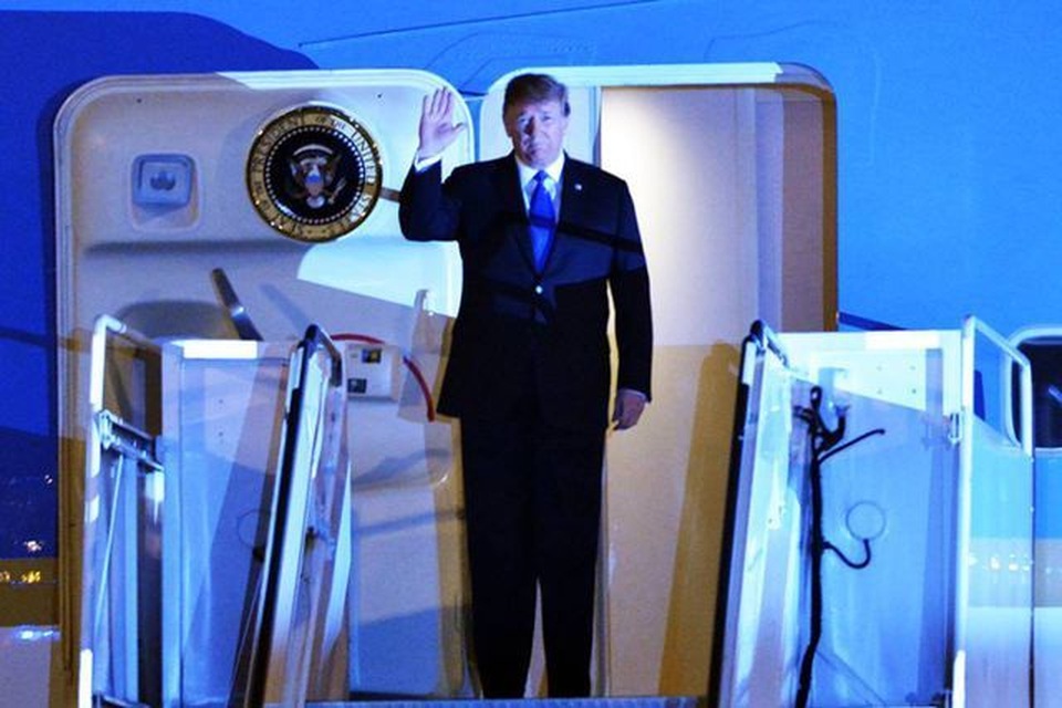 Vừa đến Nội Bài, Tổng thống Trump cảm ơn sự tiếp đón nồng hậu của Việt Nam - 1 Vừa đến Nội Bài, Tổng thống Trump cảm ơn sự tiếp đón nồng hậu của Việt Nam - 1