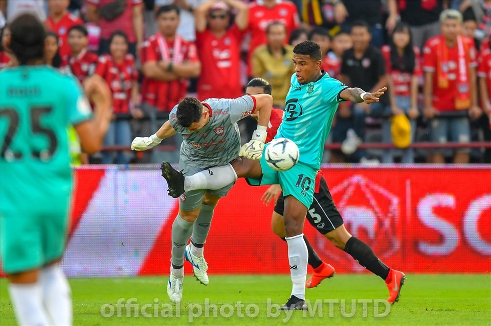 Van-Lam-Muang-Thong-.jpg Van-Lam-Muang-Thong-.jpg
