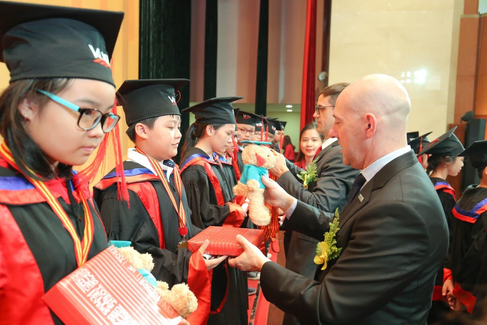 VUS tiếp tục giữ kỷ lục với 115.712 học viên đạt chứng chỉ Anh ngữ quốc tế - 2 VUS tiếp tục giữ kỷ lục với 115.712 học viên đạt chứng chỉ Anh ngữ quốc tế - 2