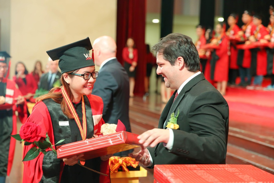 VUS tiếp tục giữ kỷ lục với 115.712 học viên đạt chứng chỉ Anh ngữ quốc tế - 3 VUS tiếp tục giữ kỷ lục với 115.712 học viên đạt chứng chỉ Anh ngữ quốc tế - 3