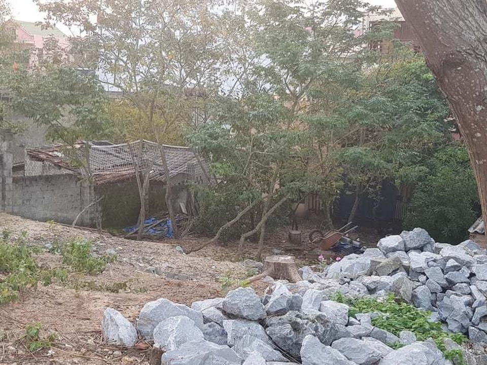Quảng Bình: Người dân tố gia đình phó công an huyện ngang nhiên lấn chiếm đất công - 3 Quảng Bình: Người dân tố gia đình phó công an huyện ngang nhiên lấn chiếm đất công - 3