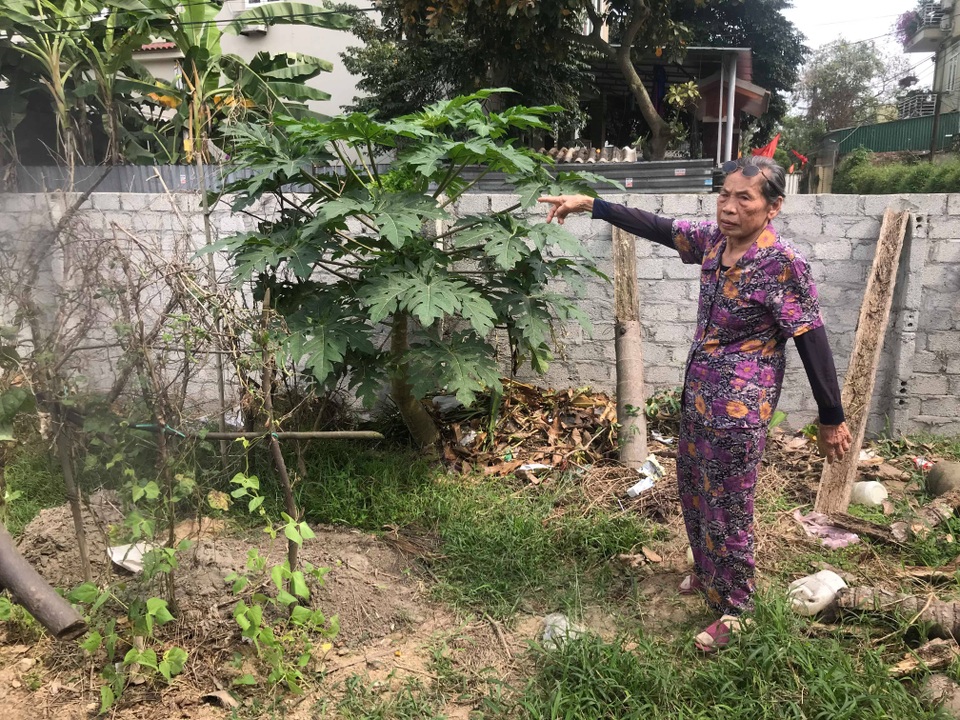 Cụ bà 80 tuổi còng lưng đi đòi công lý suốt 18 năm tại Nghệ An! - 3 Cụ bà 80 tuổi còng lưng đi đòi công lý suốt 18 năm tại Nghệ An! - 3