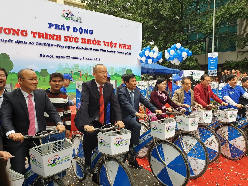 Thủ tướng kêu gọi người dân tăng cường vận động, ăn nhiều rau xanh, giảm rượu bia - 1 Thủ tướng kêu gọi người dân tăng cường vận động, ăn nhiều rau xanh, giảm rượu bia - 1