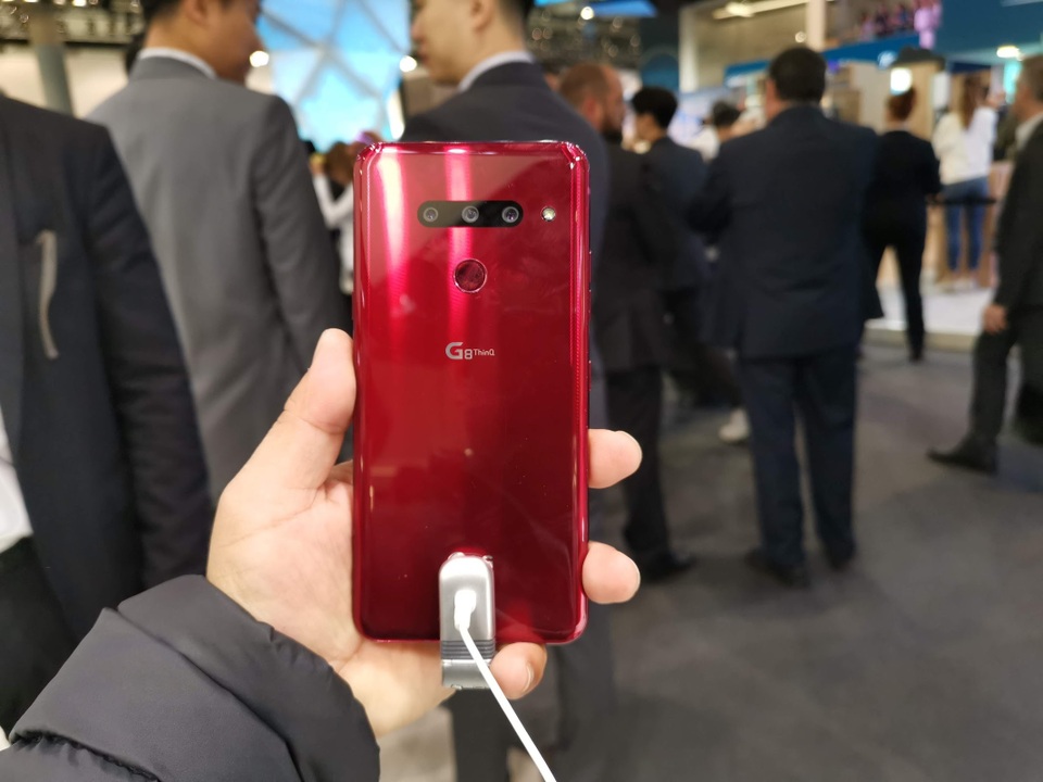 Cận cảnh smartphone gập LG G8 ThinQ có cảm biến tĩnh mạch tại MWC 2019 - 9 Cận cảnh smartphone gập LG G8 ThinQ có cảm biến tĩnh mạch tại MWC 2019 - 9