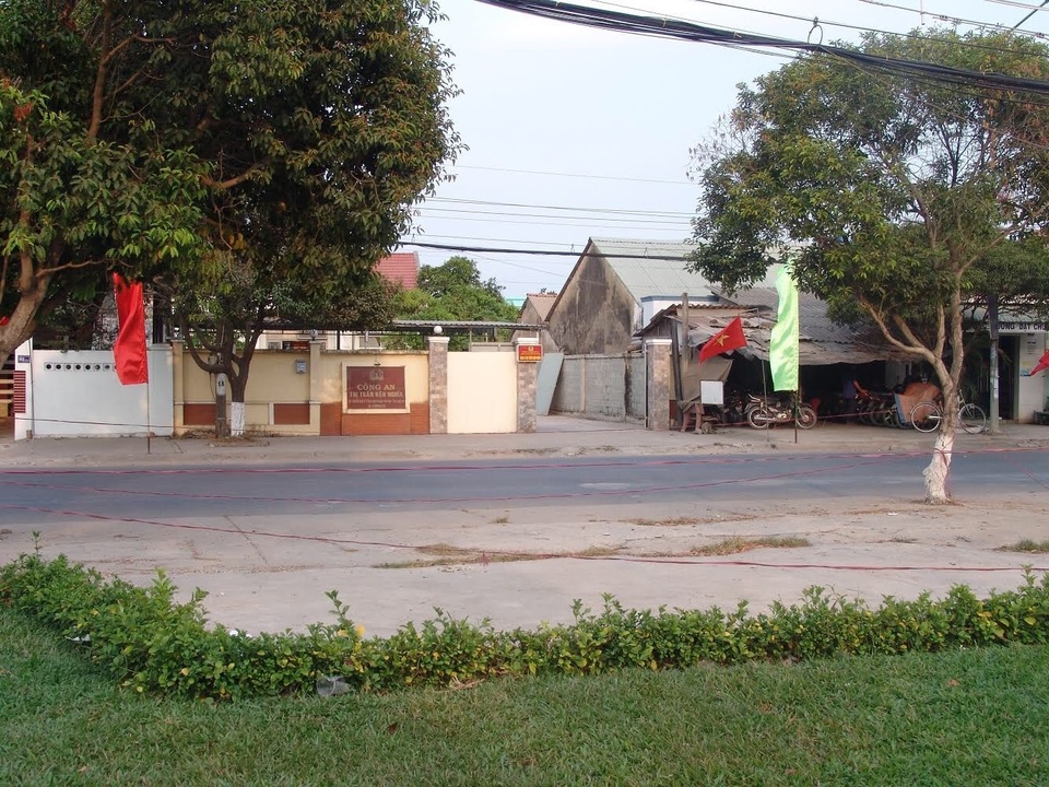 Khởi tố bị can trong vụ dắt con đi dạo bị đâm chết - 1 Khởi tố bị can trong vụ dắt con đi dạo bị đâm chết - 1