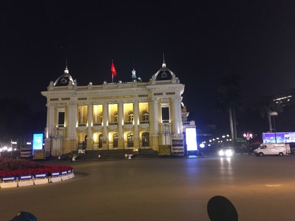 Nha hat lon.jpg Nha hat lon.jpg