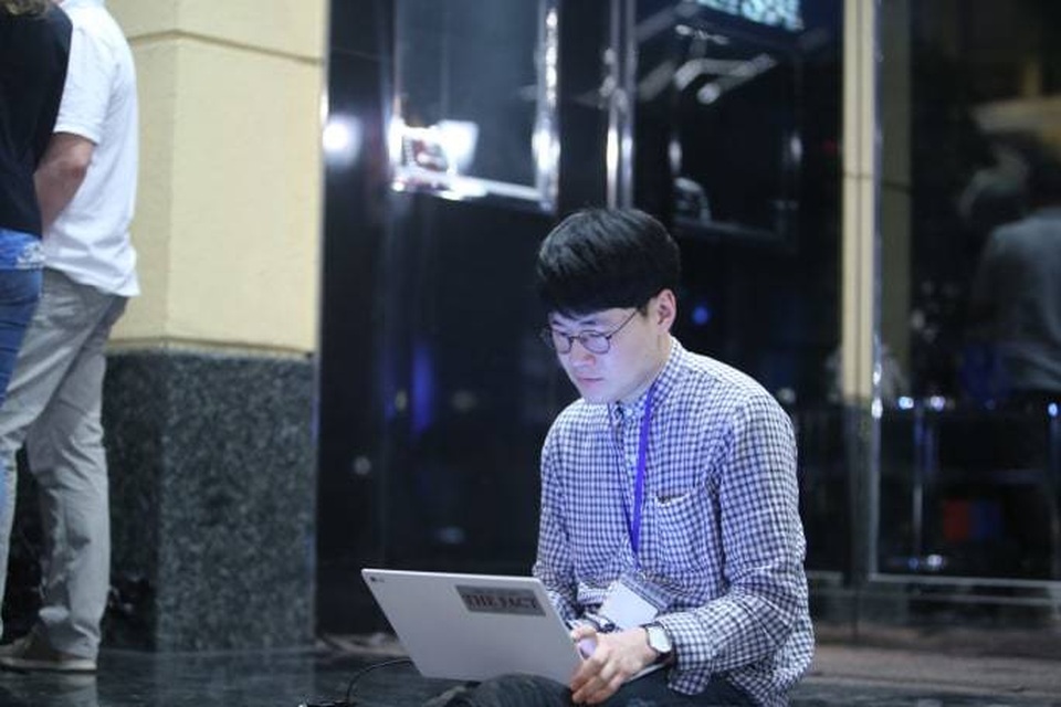 Hàng nghìn phóng viên và cuộc “chạy đua săn tin” chưa từng có ở Hà Nội - 13 Hàng nghìn phóng viên và cuộc “chạy đua săn tin” chưa từng có ở Hà Nội - 13