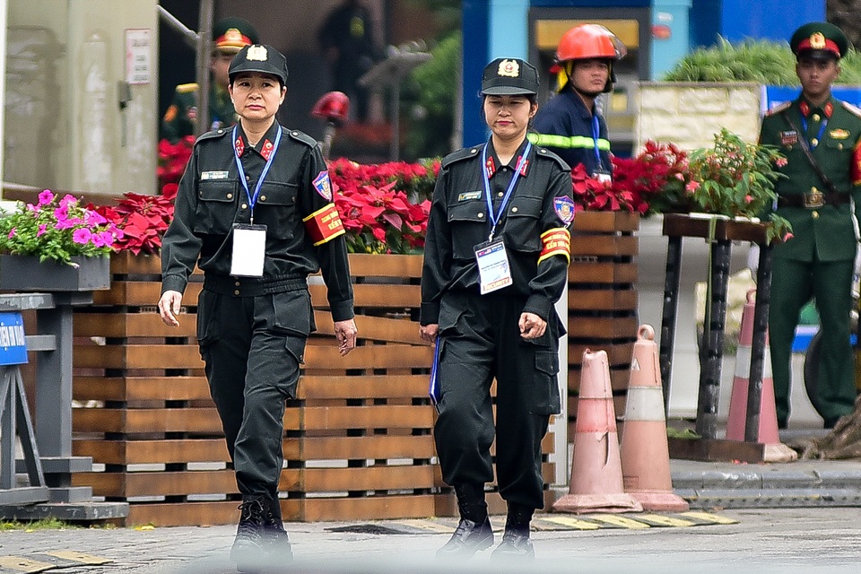 Tổng thống Donald Trump và Chủ tịch Kim Jong-un gặp riêng tối nay: An ninh thắt chặt tại nhiều tuyến phố - 12 Tổng thống Donald Trump và Chủ tịch Kim Jong-un gặp riêng tối nay: An ninh thắt chặt tại nhiều tuyến phố - 12
