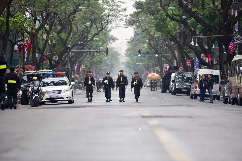 Tổng thống Donald Trump và Chủ tịch Kim Jong-un gặp riêng tối nay: An ninh thắt chặt tại nhiều tuyến phố - 8 Tổng thống Donald Trump và Chủ tịch Kim Jong-un gặp riêng tối nay: An ninh thắt chặt tại nhiều tuyến phố - 8