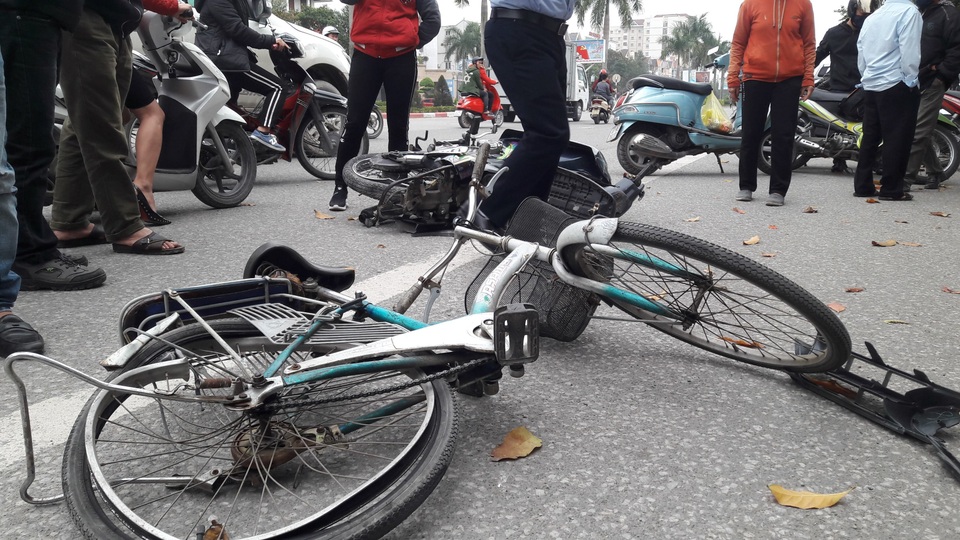 Cụ ông bị ô tô tông tử vong trên đường đi khám bệnh về - 3 Cụ ông bị ô tô tông tử vong trên đường đi khám bệnh về - 3