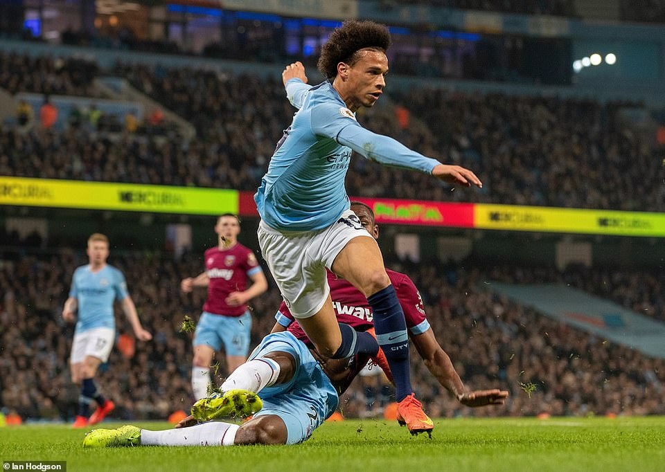 Man City 1-0 West Ham: Quả phạt đền tranh cãi - 4 Man City 1-0 West Ham: Quả phạt đền tranh cãi - 4