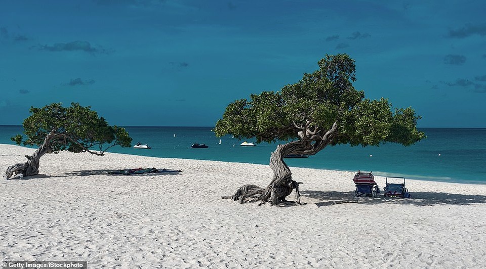 15 bãi biển đẹp nhất thế giới năm 2019 theo bình chọn của TripAdvisor - 3 15 bãi biển đẹp nhất thế giới năm 2019 theo bình chọn của TripAdvisor - 3