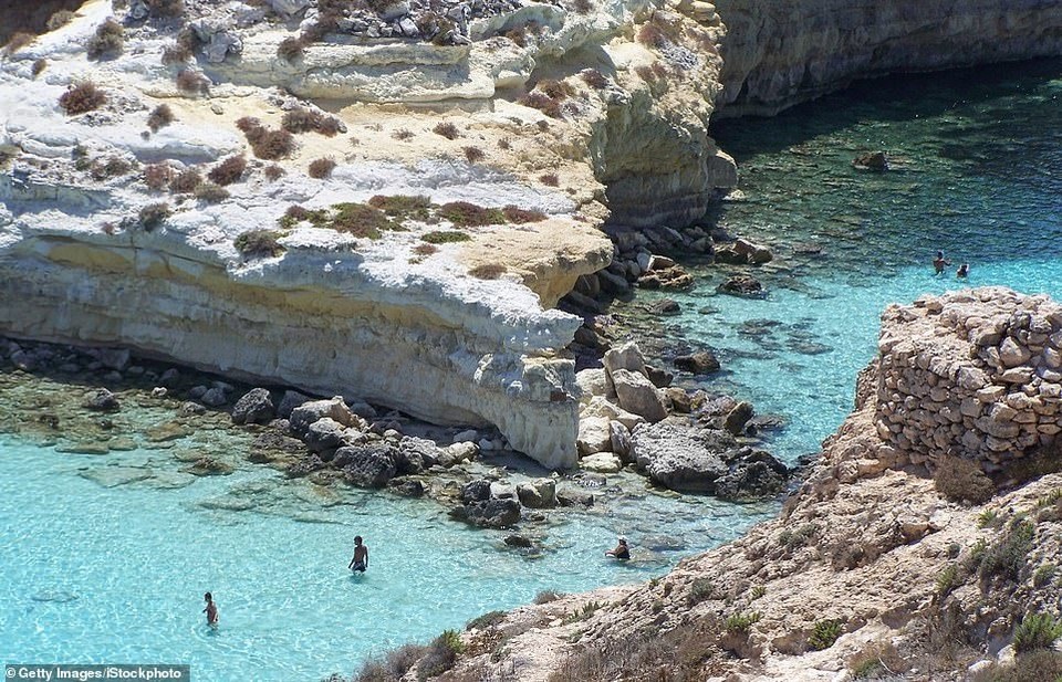 15 bãi biển đẹp nhất thế giới năm 2019 theo bình chọn của TripAdvisor - 7 15 bãi biển đẹp nhất thế giới năm 2019 theo bình chọn của TripAdvisor - 7