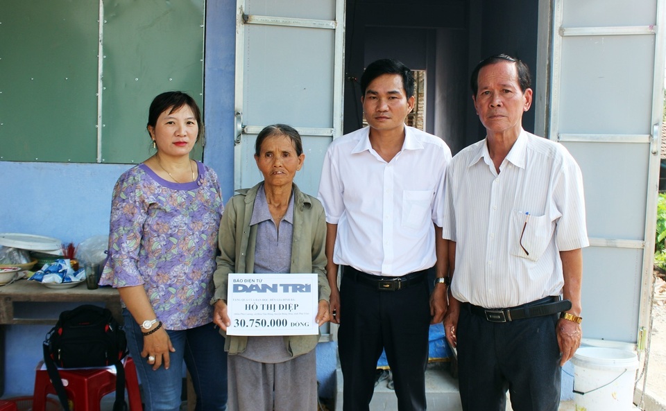 Gần 48 triệu đồng đến với bà Hồ Thị Điệp - 1 Gần 48 triệu đồng đến với bà Hồ Thị Điệp - 1