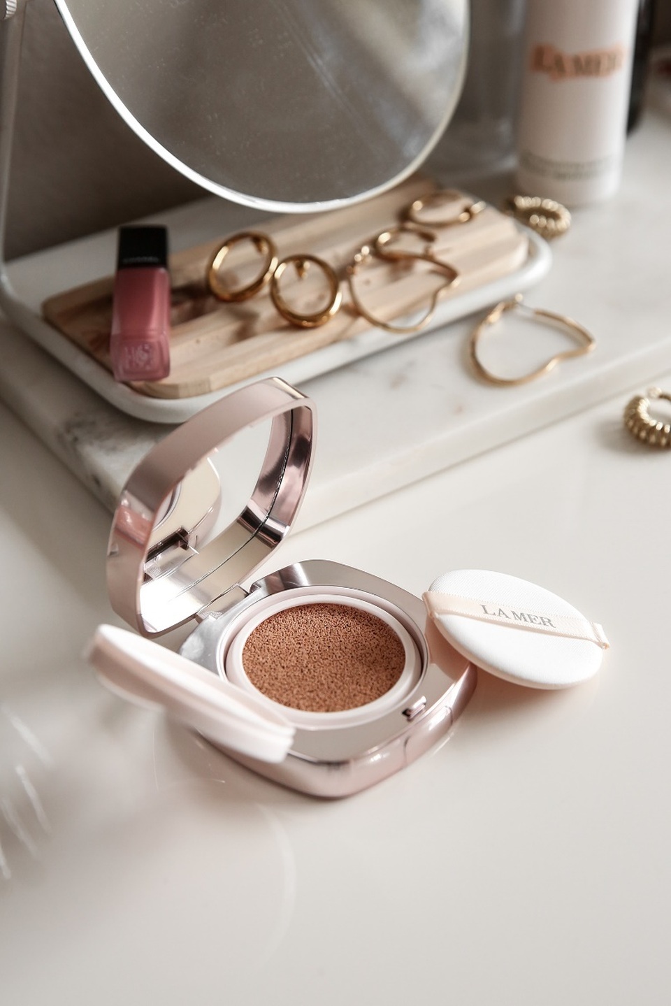 5 món mỹ phẩm đình đám của năm 2018 được các beauty editor khuyên dùng 5 món mỹ phẩm đình đám của năm 2018 được các beauty editor khuyên dùng