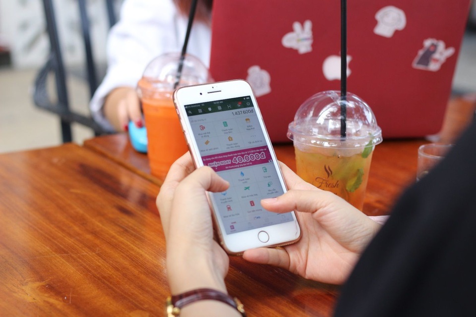 MoMo nhận gạch đá từ cộng đồng mạng sau vụ lắc heo vàng 5 tỷ đồng - 2 MoMo nhận gạch đá từ cộng đồng mạng sau vụ lắc heo vàng 5 tỷ đồng - 2