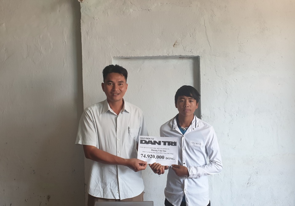 Bạn đọc giúp nam sinh mồ côi mẹ gần 75 triệu đồng - 1 Bạn đọc giúp nam sinh mồ côi mẹ gần 75 triệu đồng - 1