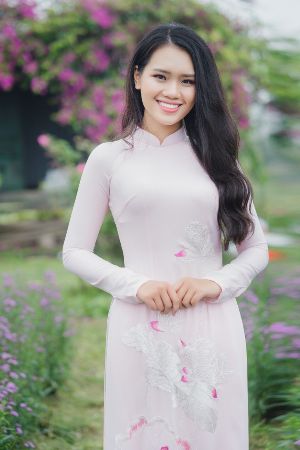 Tiết lộ về nữ sinh giỏi 2 ngoại ngữ tặng hoa tiễn Tổng thống Donald Trump - 7 Tiết lộ về nữ sinh giỏi 2 ngoại ngữ tặng hoa tiễn Tổng thống Donald Trump - 7