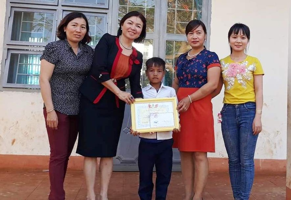 Cậu học sinh 8 tuổi “liều mình” cứu bạn cùng lớp bị đuối nước - 2 Cậu học sinh 8 tuổi “liều mình” cứu bạn cùng lớp bị đuối nước - 2