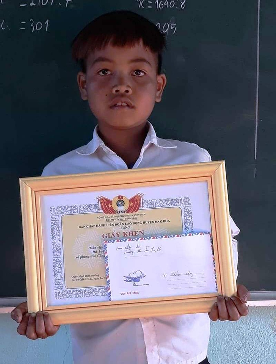 Cậu học sinh 8 tuổi “liều mình” cứu bạn cùng lớp bị đuối nước - 1 Cậu học sinh 8 tuổi “liều mình” cứu bạn cùng lớp bị đuối nước - 1