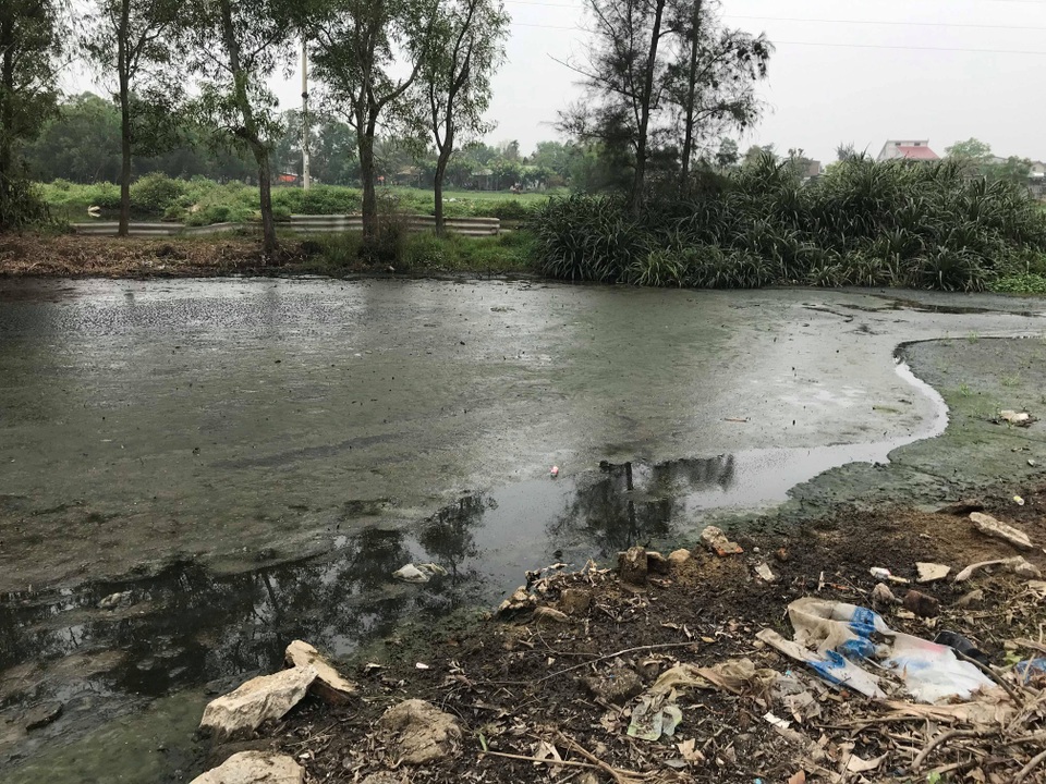 Bị lò mổ gia súc tra tấn xuyên ngày đêm, dân căng băng rôn phản đối quyết liệt! - 10 Bị lò mổ gia súc tra tấn xuyên ngày đêm, dân căng băng rôn phản đối quyết liệt! - 10