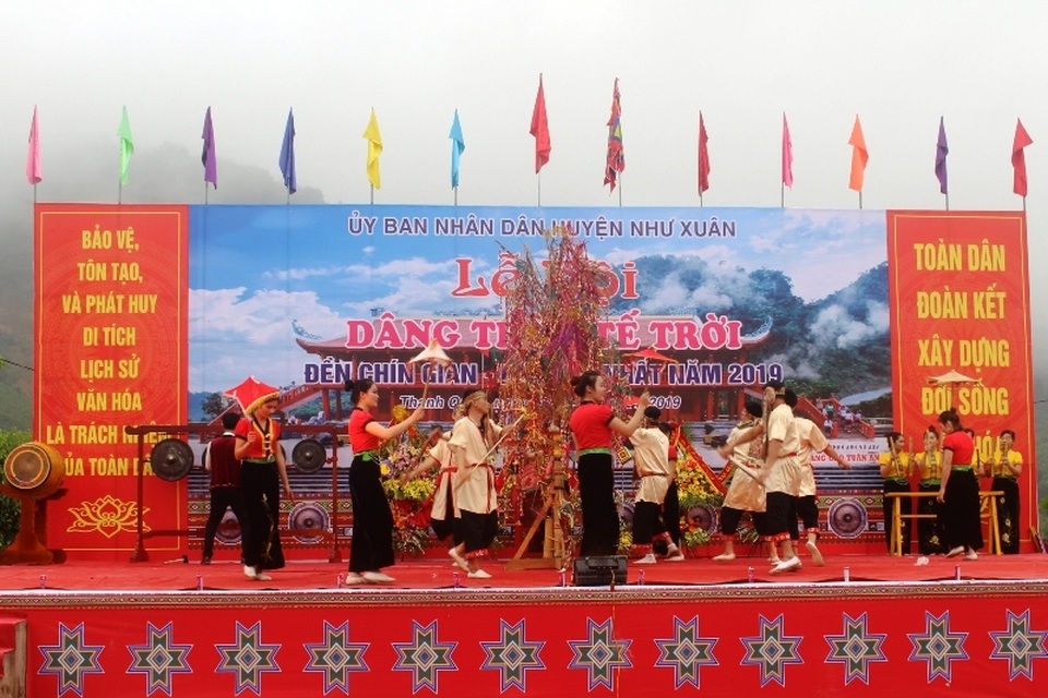 Độc đáo lễ dâng trâu tế trời đền Chín Gian - 1 Độc đáo lễ dâng trâu tế trời đền Chín Gian - 1