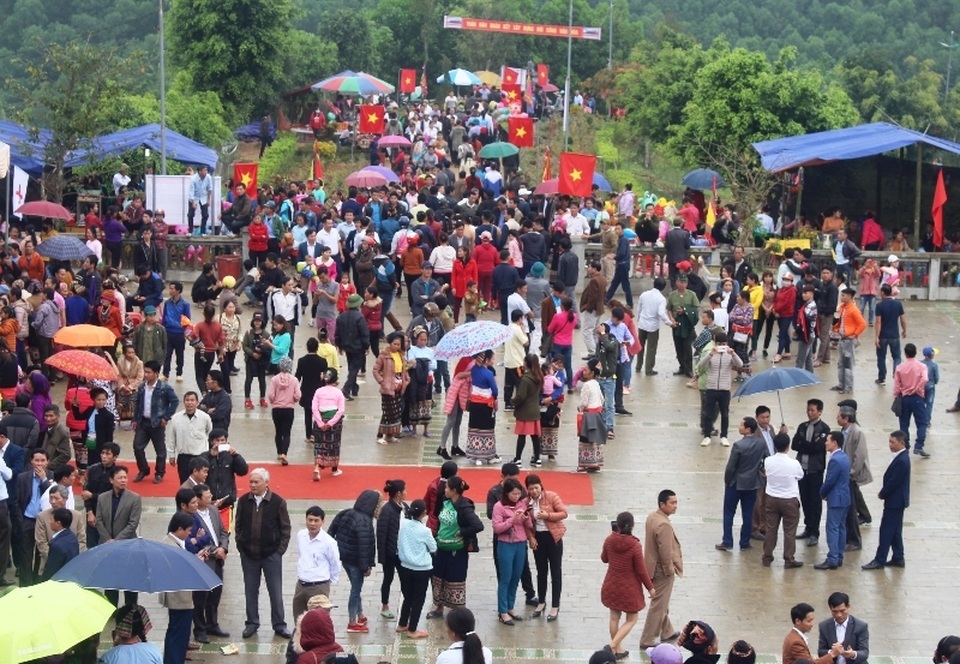 Độc đáo lễ dâng trâu tế trời đền Chín Gian - 2 Độc đáo lễ dâng trâu tế trời đền Chín Gian - 2