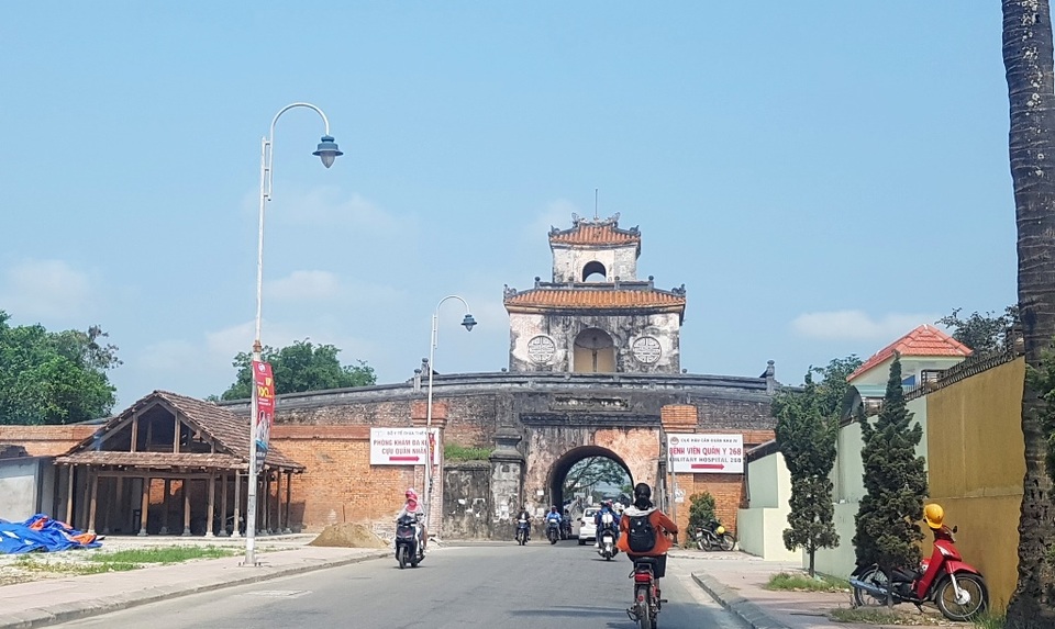 Bị quy kết xây nhà không phép ngay trong Kinh thành Huế, Bộ chỉ huy quân sự nói gì? - 1 Bị quy kết xây nhà không phép ngay trong Kinh thành Huế, Bộ chỉ huy quân sự nói gì? - 1