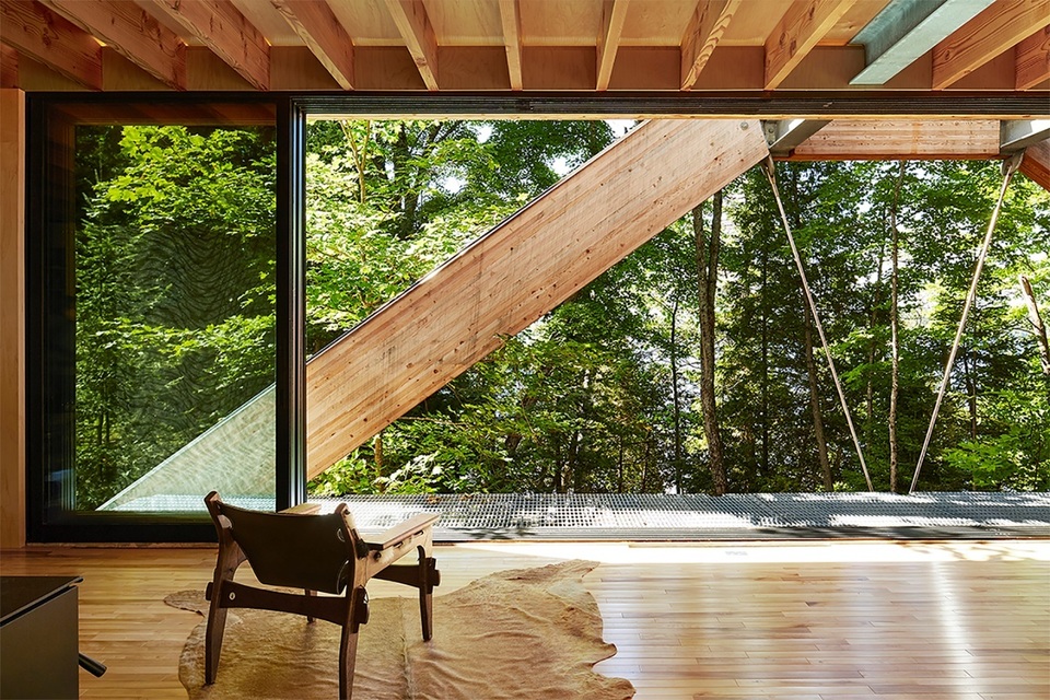 Độc đáo ngôi nhà có kiến trúc như một... cây cầu  - 10