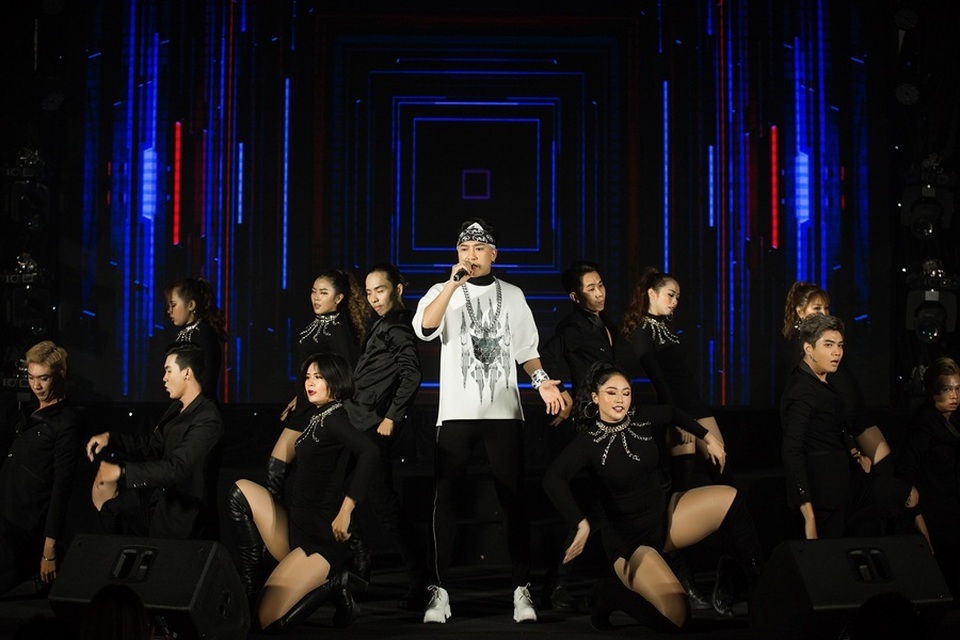 Bị nghi “nhái” phong cách Sơn Tùng M-TP, Châu Khải Phong phản ứng  - 5 Bị nghi “nhái” phong cách Sơn Tùng M-TP, Châu Khải Phong phản ứng  - 5