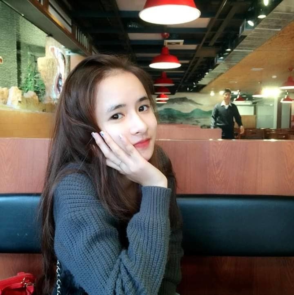 Cô giáo thực tập xinh đẹp có khuôn mặt trẻ thơ - 2 Cô giáo thực tập xinh đẹp có khuôn mặt trẻ thơ - 2