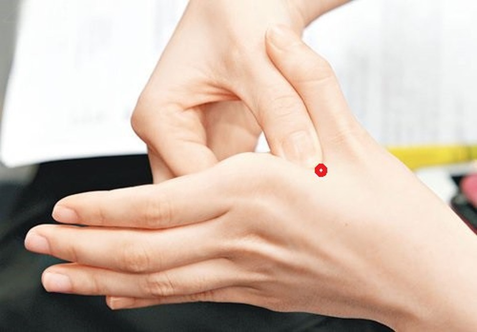 Day, ấn huyệt thế nào để hạ sốt? - 2 Day, ấn huyệt thế nào để hạ sốt? - 2