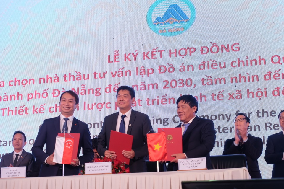 “Vua hàng hiệu” Jonathan Hạnh Nguyễn, đại gia Dũng “lò vôi” nhắm đầu tư vào Đà Nẵng - 1 “Vua hàng hiệu” Jonathan Hạnh Nguyễn, đại gia Dũng “lò vôi” nhắm đầu tư vào Đà Nẵng - 1