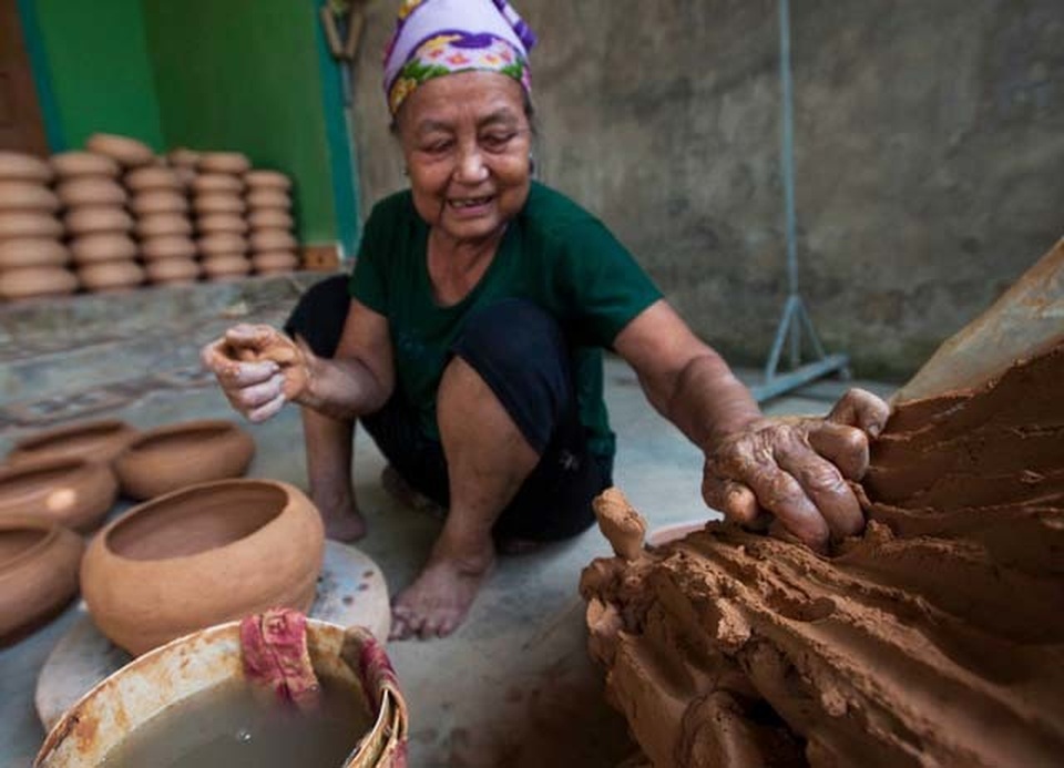 Khám phá nghề làm nồi đất độc nhất vô nhị ở Nghệ An - 2 Khám phá nghề làm nồi đất độc nhất vô nhị ở Nghệ An - 2