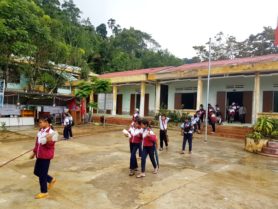 Học sinh miền núi Quảng Nam bỏ học sau Tết Học sinh miền núi Quảng Nam bỏ học sau Tết