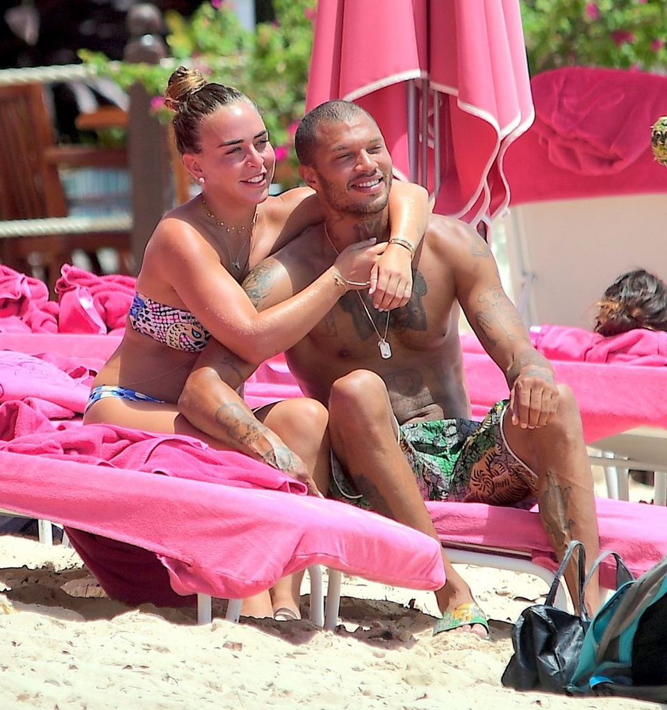 Tội phạm điển trai Jeremy Meeks chúc mừng sinh nhật bạn gái tỷ phú - 6 Tội phạm điển trai Jeremy Meeks chúc mừng sinh nhật bạn gái tỷ phú - 6