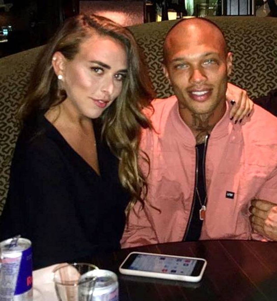 Tội phạm điển trai Jeremy Meeks chúc mừng sinh nhật bạn gái tỷ phú - 3 Tội phạm điển trai Jeremy Meeks chúc mừng sinh nhật bạn gái tỷ phú - 3