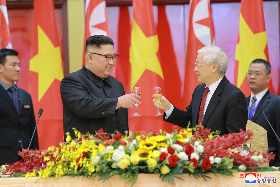 Truyền thông Triều Tiên đăng bộ ảnh ấn tượng về chuyến thăm Việt Nam của ông Kim Jong-un - 6 Truyền thông Triều Tiên đăng bộ ảnh ấn tượng về chuyến thăm Việt Nam của ông Kim Jong-un - 6