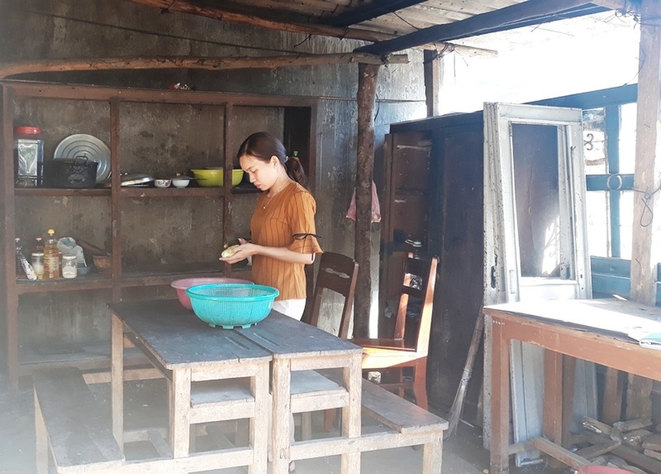 Giáo viên trẻ cắm bản: Thầy cô phải vào làng xin ăn - 4 Giáo viên trẻ cắm bản: Thầy cô phải vào làng xin ăn - 4