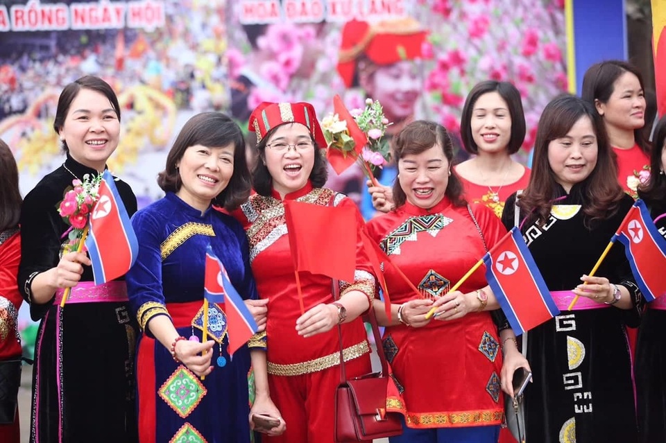 Chủ tịch Kim Jong-un vẫy tay chào Việt Nam, lên tàu về nước - 15 Chủ tịch Kim Jong-un vẫy tay chào Việt Nam, lên tàu về nước - 15