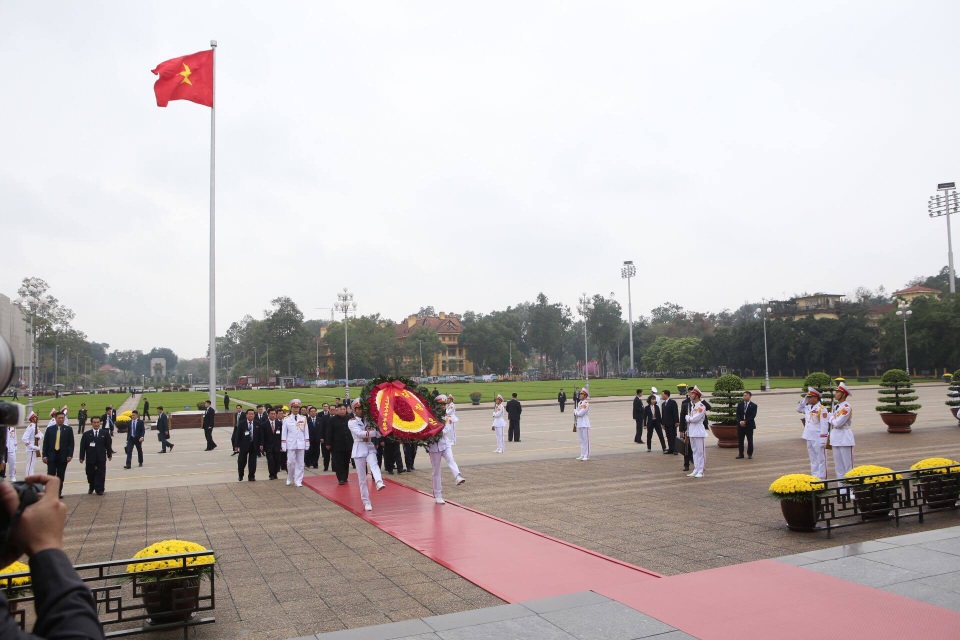 Chủ tịch Triều Tiên Kim Jong-un vào Lăng viếng Chủ tịch Hồ Chí Minh - 3 Chủ tịch Triều Tiên Kim Jong-un vào Lăng viếng Chủ tịch Hồ Chí Minh - 3