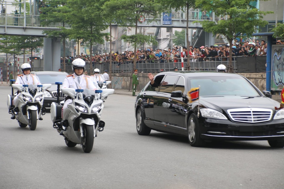 Chủ tịch Kim Jong-un vẫy tay chào Việt Nam, lên tàu về nước - 25 Chủ tịch Kim Jong-un vẫy tay chào Việt Nam, lên tàu về nước - 25