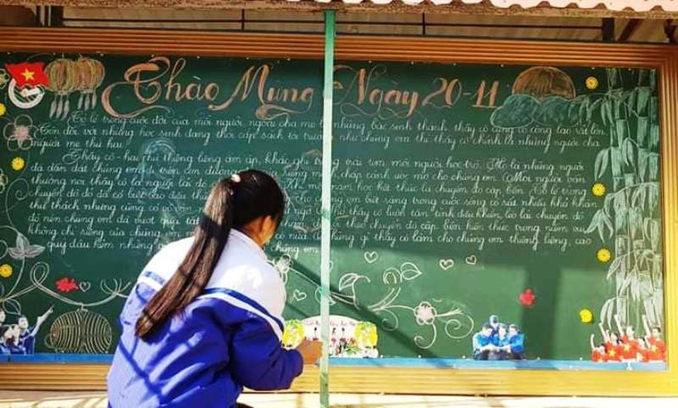Thầy giáo 8X vẽ tranh bằng phấn trắng trên bảng đen - 10 Thầy giáo 8X vẽ tranh bằng phấn trắng trên bảng đen - 10