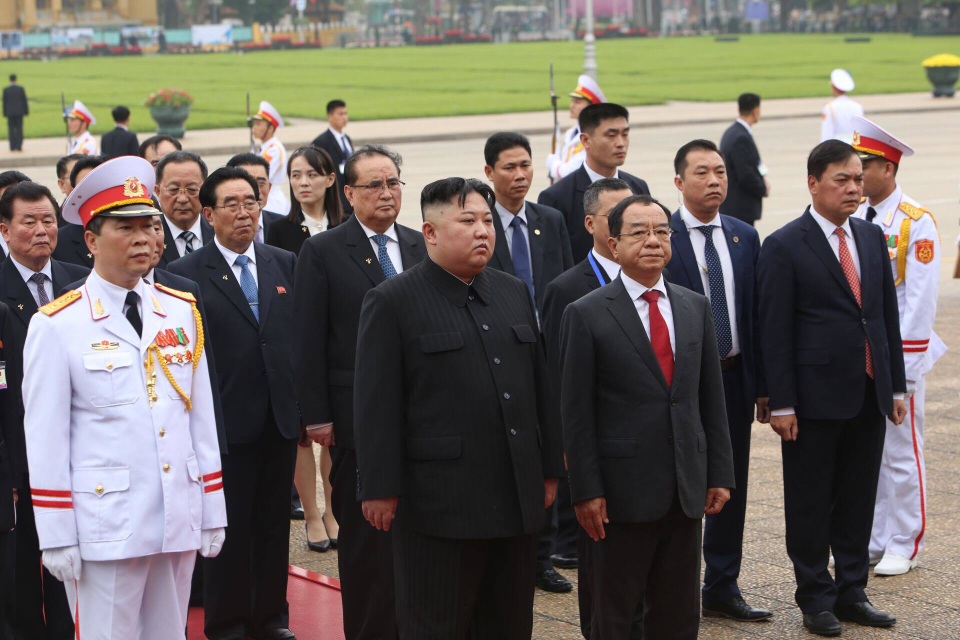 Chủ tịch Triều Tiên Kim Jong-un vào Lăng viếng Chủ tịch Hồ Chí Minh - 5 Chủ tịch Triều Tiên Kim Jong-un vào Lăng viếng Chủ tịch Hồ Chí Minh - 5