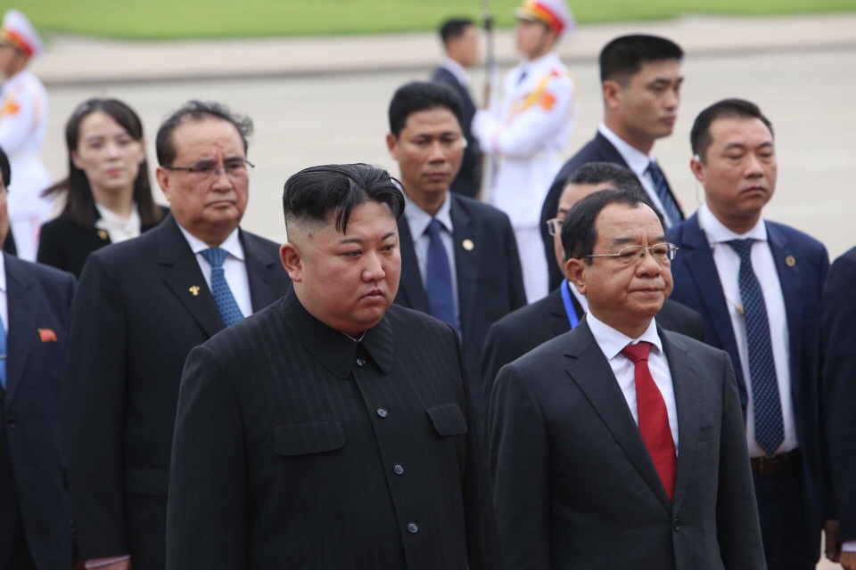 Chủ tịch Triều Tiên Kim Jong-un vào Lăng viếng Chủ tịch Hồ Chí Minh - 6 Chủ tịch Triều Tiên Kim Jong-un vào Lăng viếng Chủ tịch Hồ Chí Minh - 6