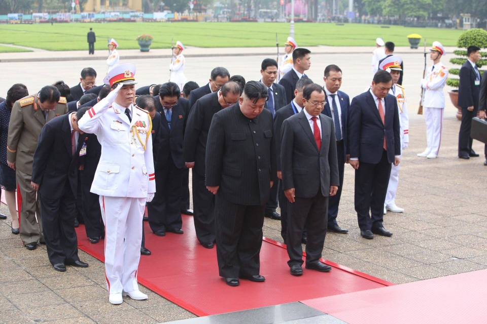 Chủ tịch Triều Tiên Kim Jong-un vào Lăng viếng Chủ tịch Hồ Chí Minh - 1 Chủ tịch Triều Tiên Kim Jong-un vào Lăng viếng Chủ tịch Hồ Chí Minh - 1