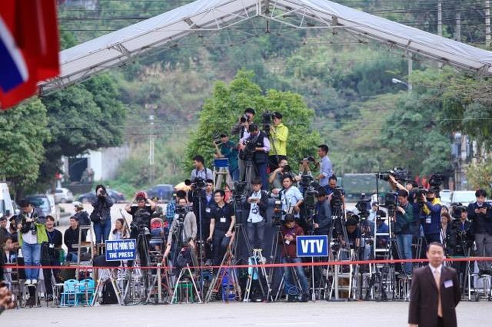 Chủ tịch Kim Jong-un vẫy tay chào Việt Nam, lên tàu về nước - 13 Chủ tịch Kim Jong-un vẫy tay chào Việt Nam, lên tàu về nước - 13